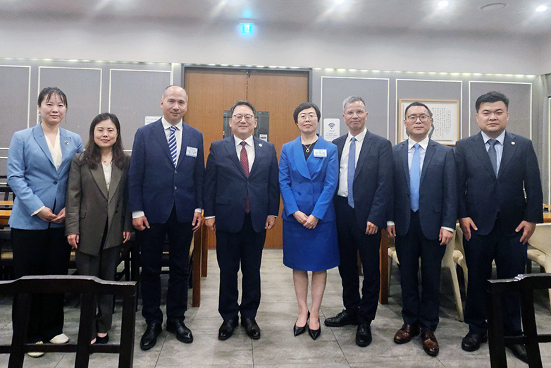 与韩国律协会长共进晚餐